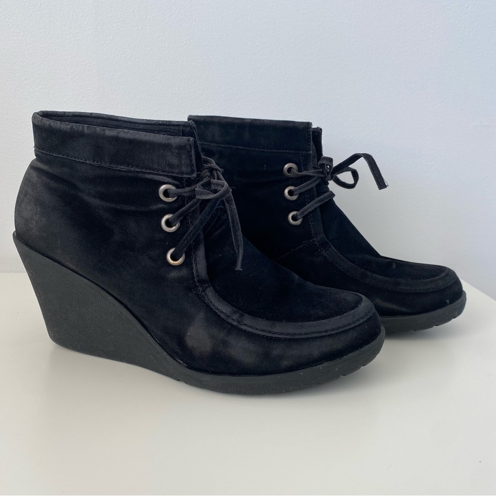 3/$30💚Black faux suede laced wedge heels size 9 womens